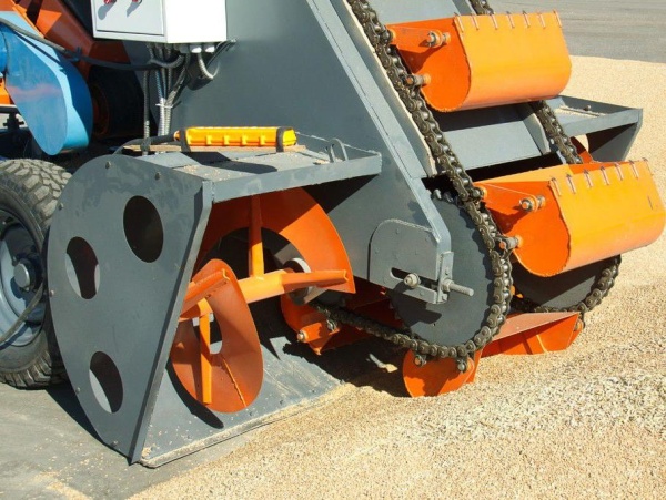 Фото Погрузчик ковшовый шнековый КШП-6УМ