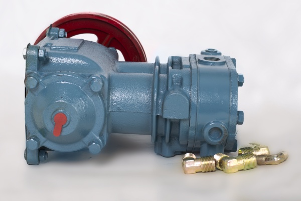 Фото 5336-3509012-10 (АМ) Компрессор МАЗ 2-х цил. без шкива 270 л/мин плоская голова (2)