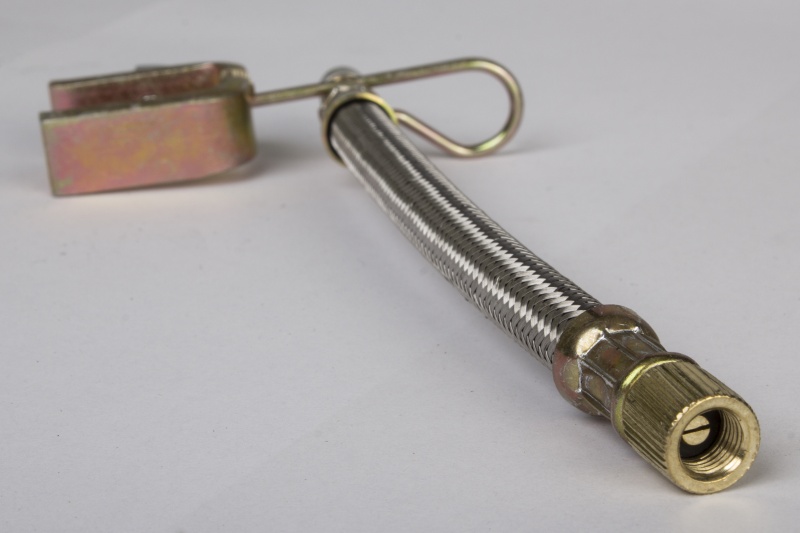 Фото Шланг подкачки внутреннего колеса L=25см. (метал. оплет) (АМ) (10/200)